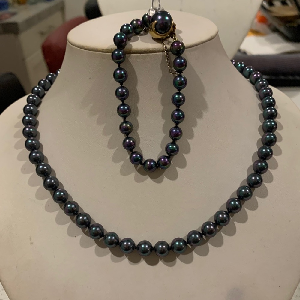 Iridescent Black Pearl Necklace and Bracelet Set